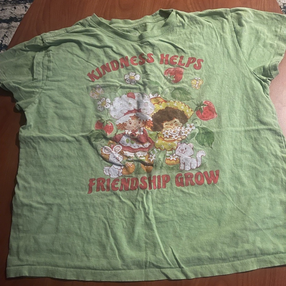 Vintage-Inspired Green Graphic Tee - 'Kindness Helps Friendship Grow'